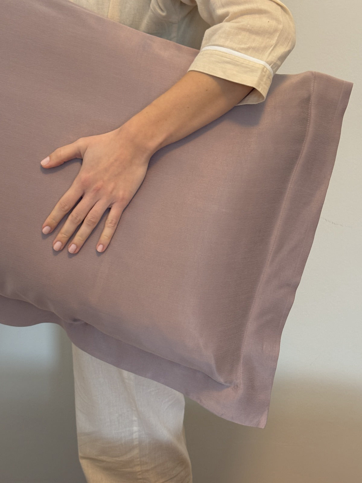 Cloud Vegan Silk® Kulaklı Pembe Yastık Kılıfı