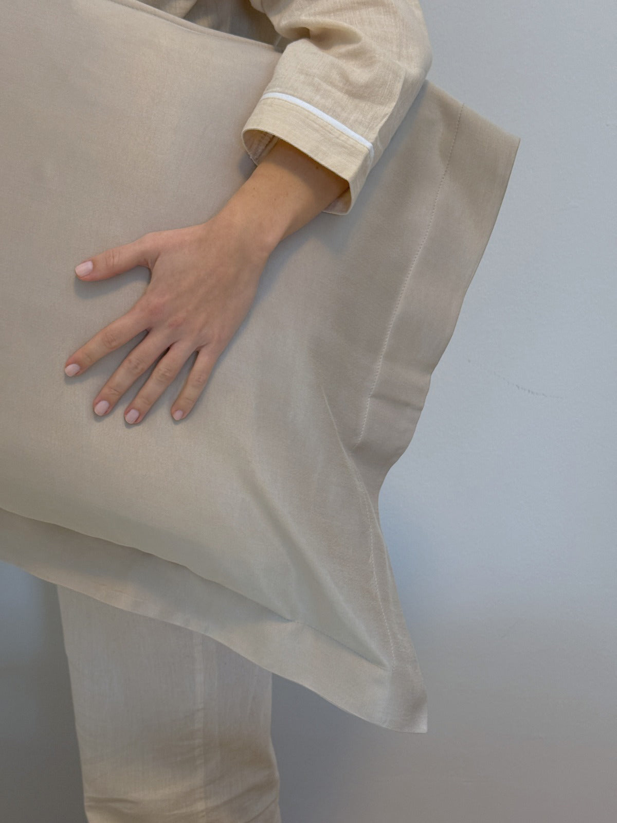 Cloud Vegan Silk® Kulaklı Kum Rengi Yastık Kılıfı