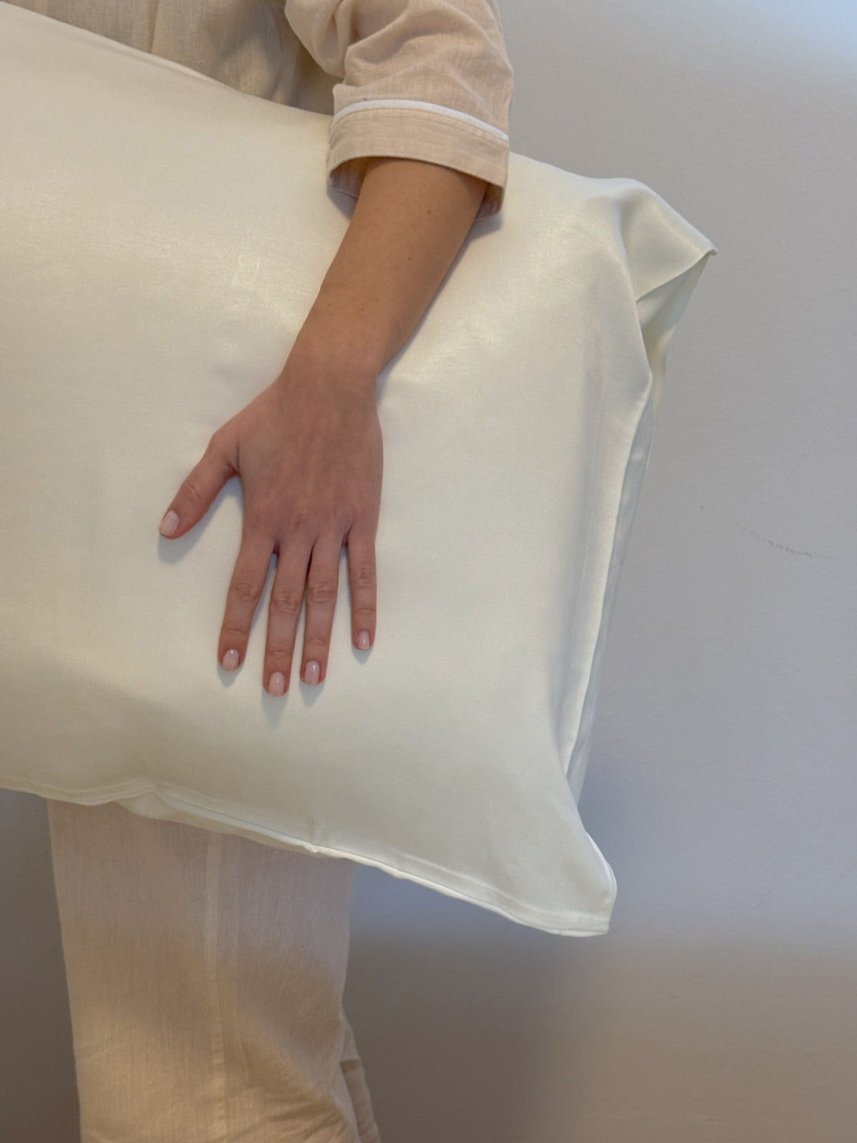 Sky Vegan Silk® Kulaksiz Kırık Beyaz Yastık Kılıfı